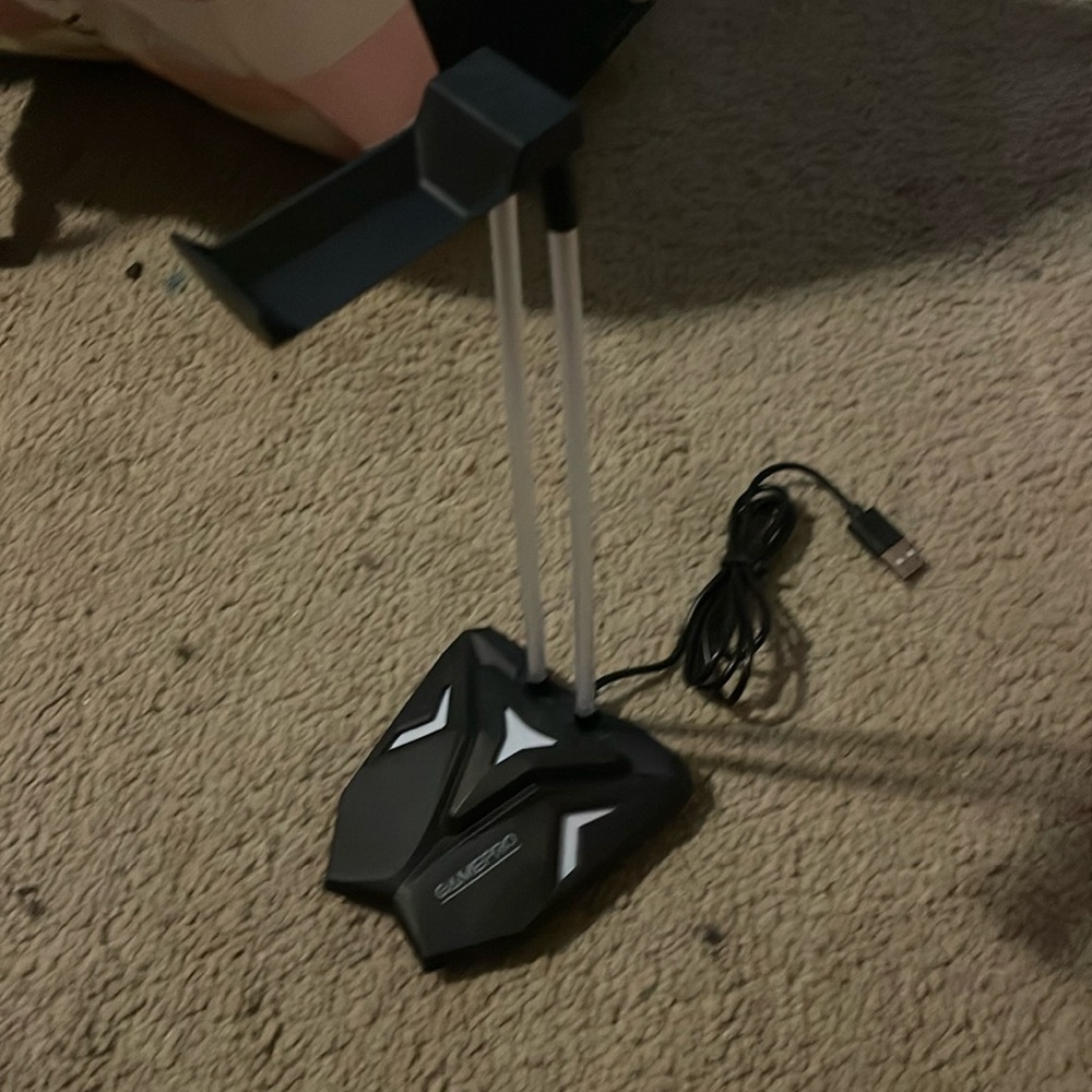 Headphone stand light up